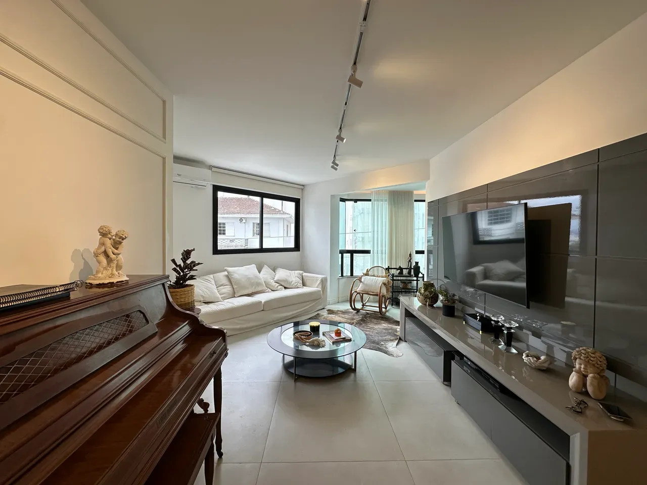 3-bedroom apartment with a fireplace in Florianópolis — photo 4