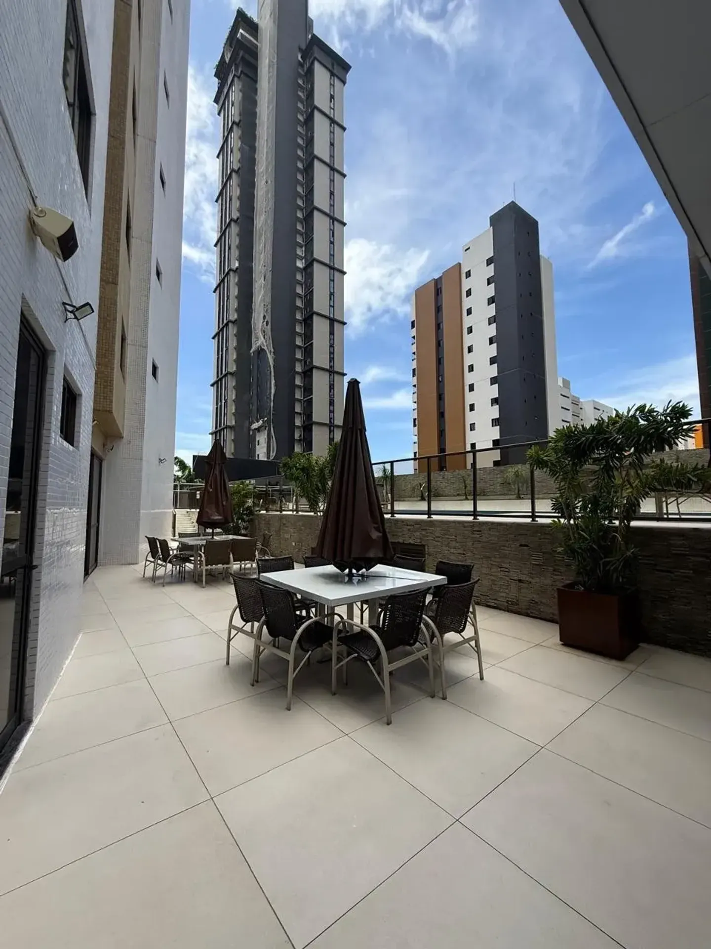 Furnished 175 m² apartment with 3 en-suite bedrooms — photo 11