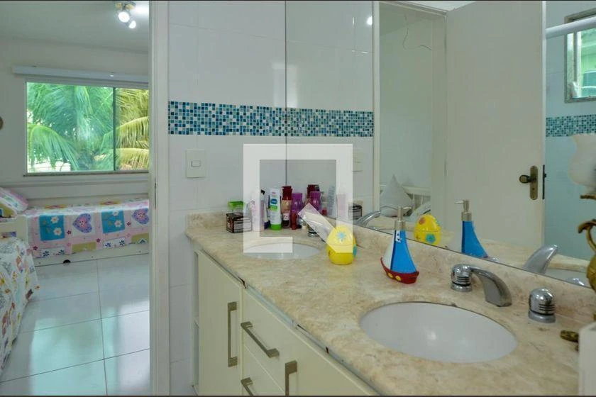380 m² house with 4 bedrooms and air conditioning — photo 37