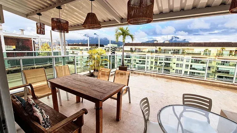 Furnished apartment with 3 bedrooms and 200 m² — photo 3