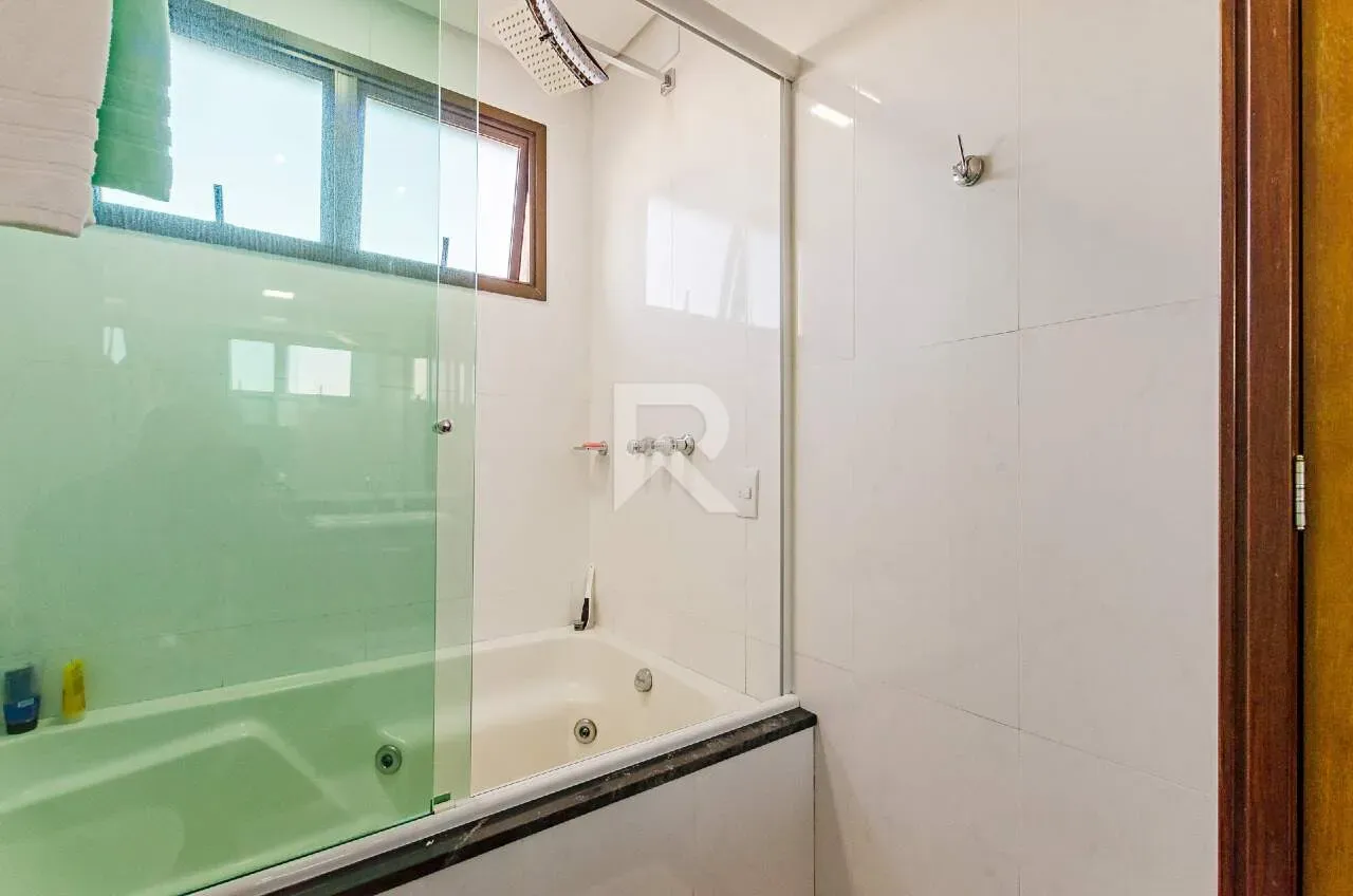 3-bedroom apartment with 3 parking spaces and home office — photo 18