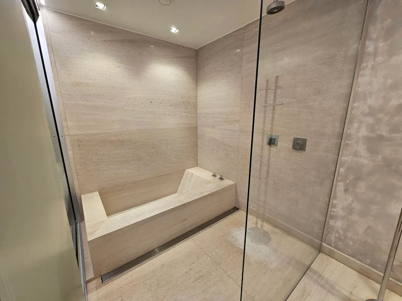 Furnished 121 m² apartment with 1 bedroom and 2 parking — photo 20