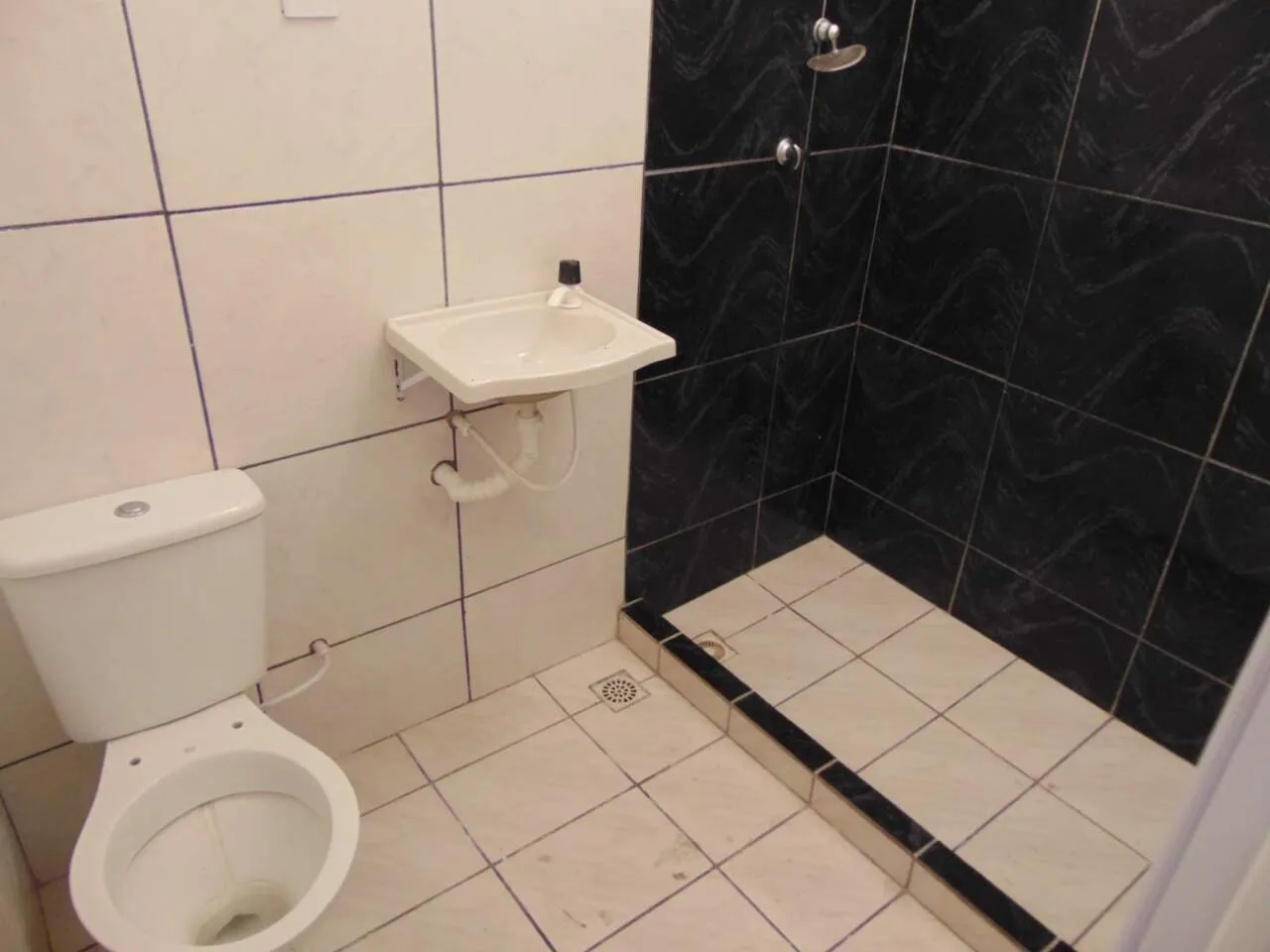 Нежитлова квартира? Ні: будинок без меблів з 1 спальнею — photo 4