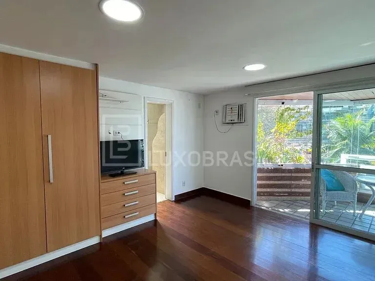 Apartamento com varanda envidraçada e 4 quartos — photo 10