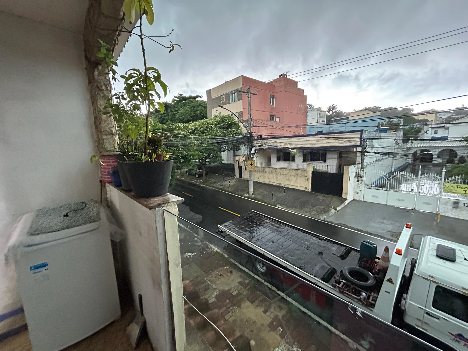 Casa com 4 quartos e varanda fechada de vidro — photo 7