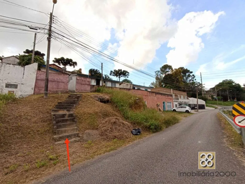 One-bedroom house with wood or laminate floors in Curitiba — photo 13