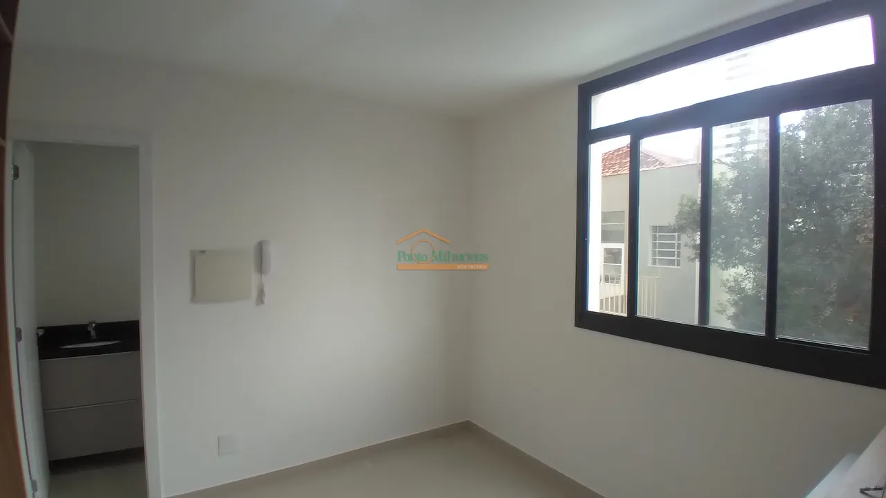 1-bedroom apartment with a fitted compact kitchenette — photo 9