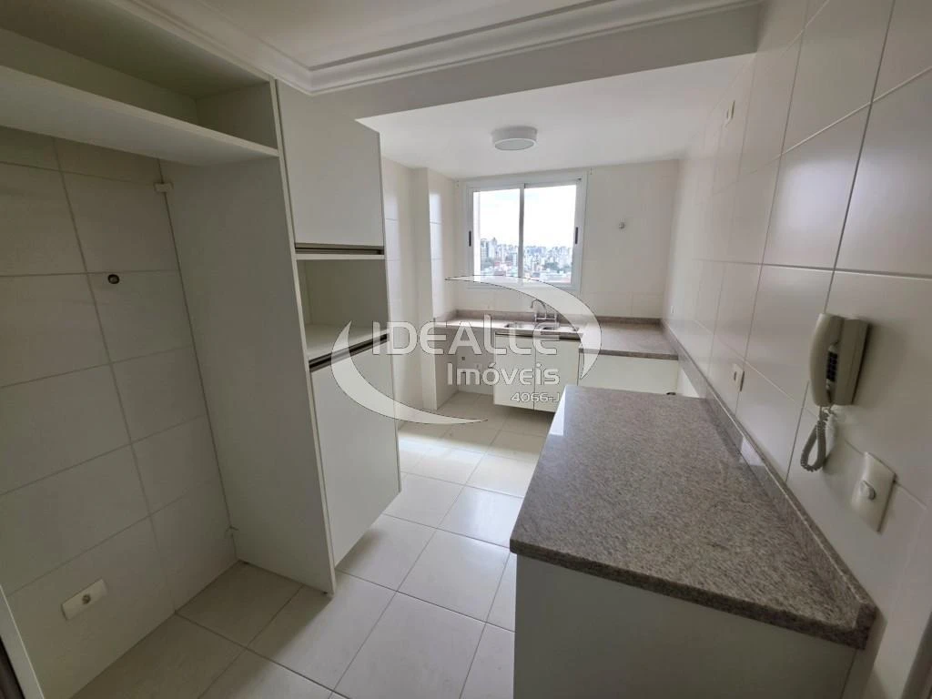 164 m² apartment with 3 bedrooms and a private suite — photo 10