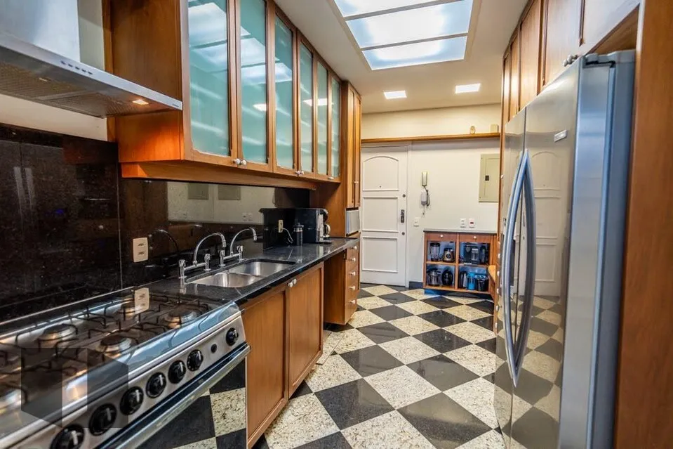 Apartamento com 4 quartos e cozinha fechada a gás — photo 40