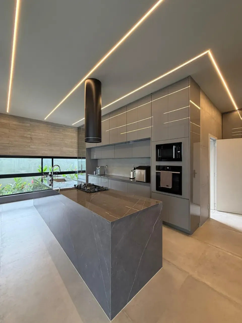 Furnished house with 5 bedrooms and open-plan kitchen — photo 15