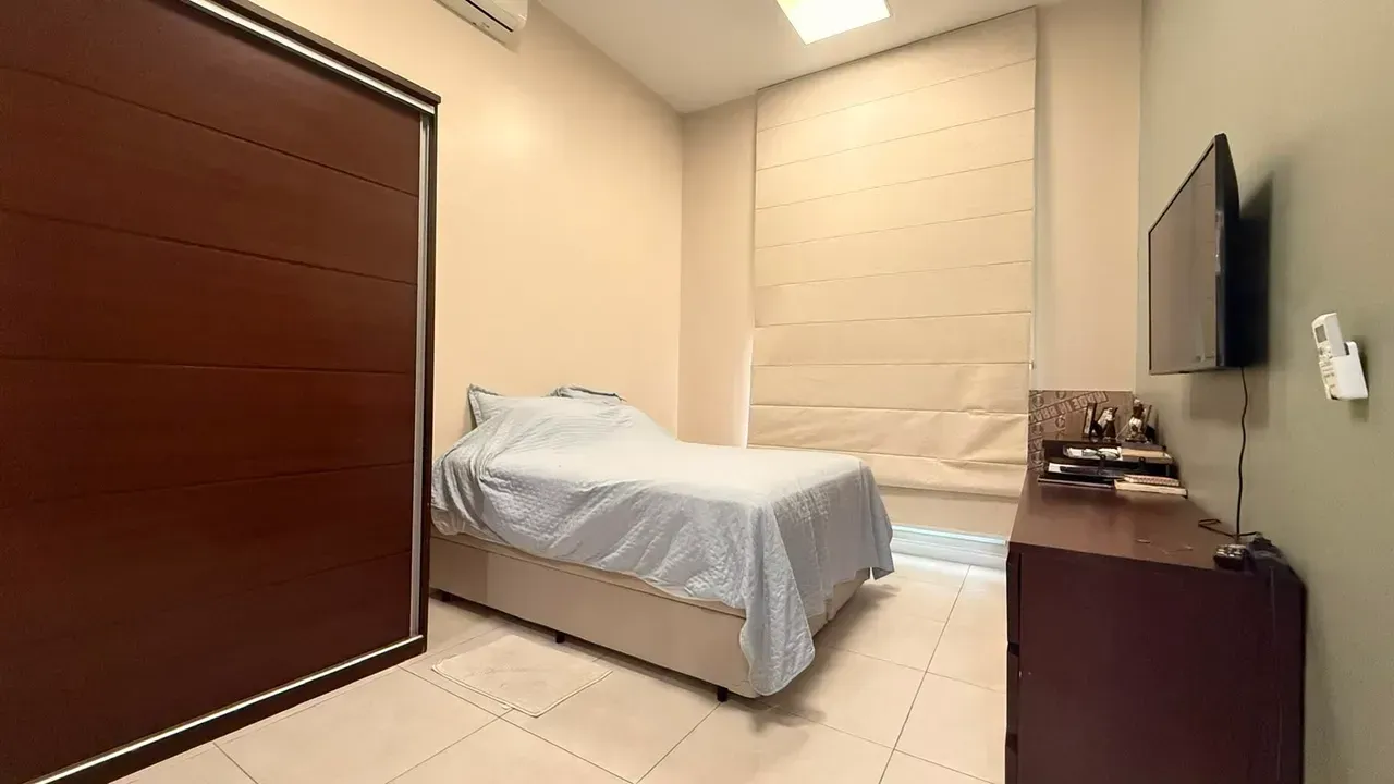 Furnished loft with 2 bedrooms and open-plan kitchen — photo 16