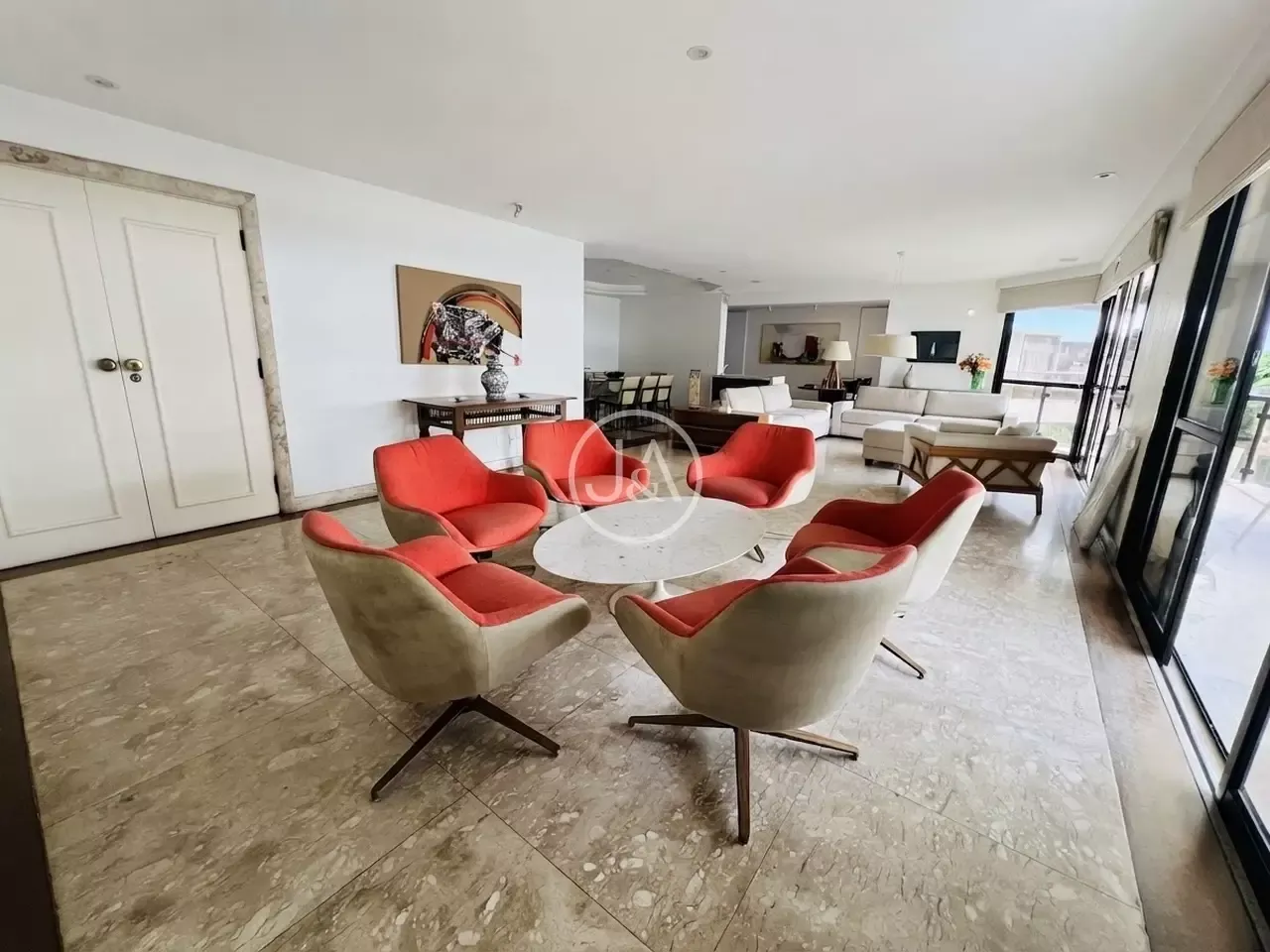 For rent 3-bedroom apartment with 251 m² and a balcony — photo 7