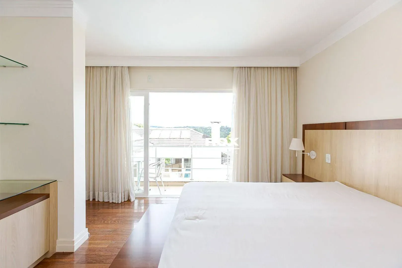 Unfurnished 598 m² house with 6 parking spaces — photo 31