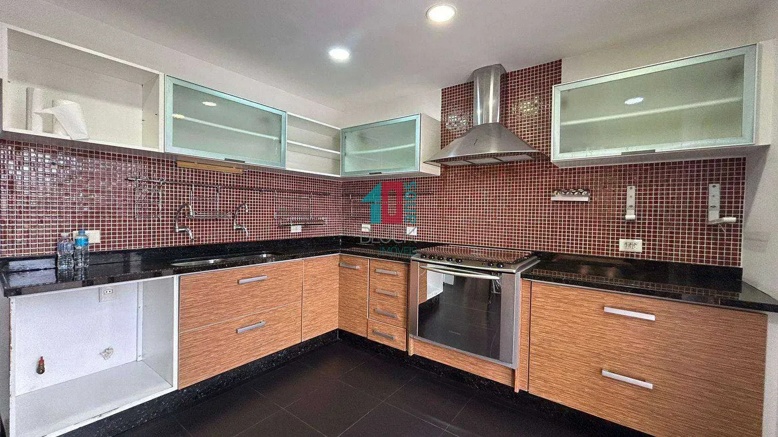 Penthouse with 3 bedrooms, 2 suites, 250 m² — photo 25