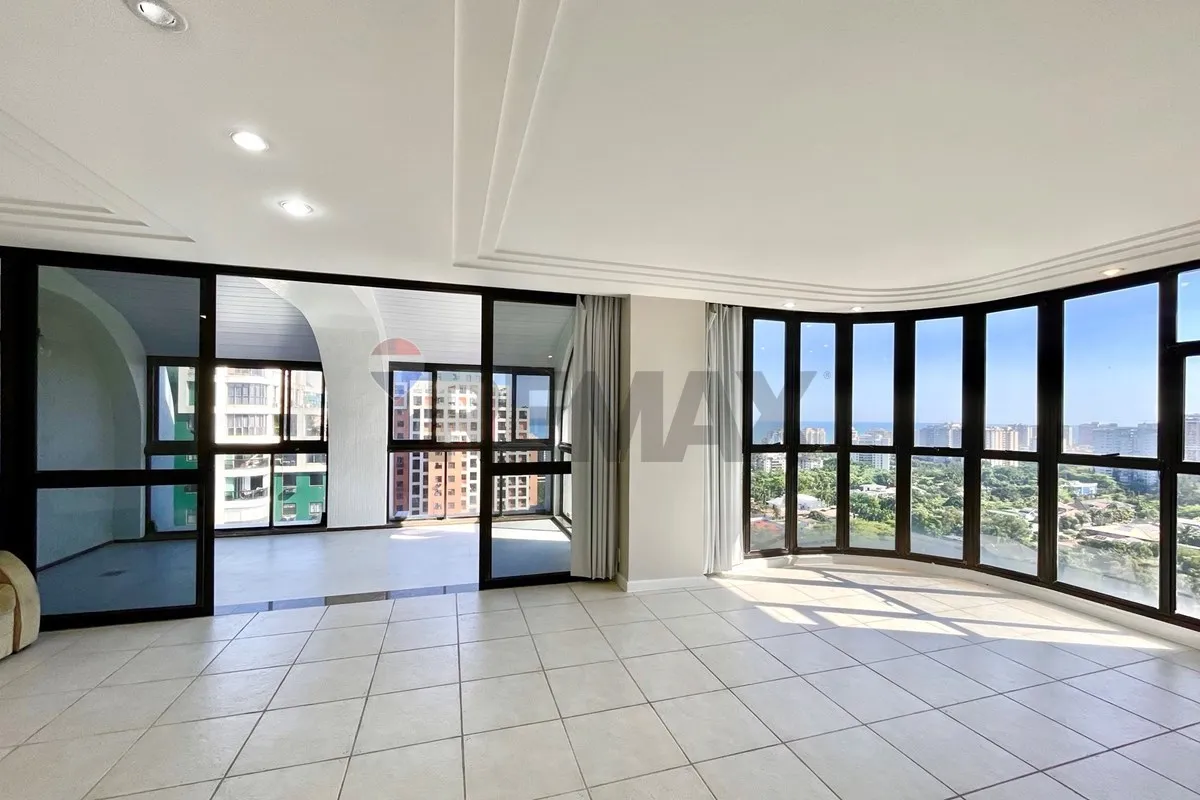 Duplex penthouse with 3 en-suite bedrooms and 200 m² — photo 31