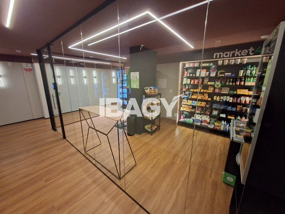30 m² apartment with 1 bedroom and tall windows — photo 19