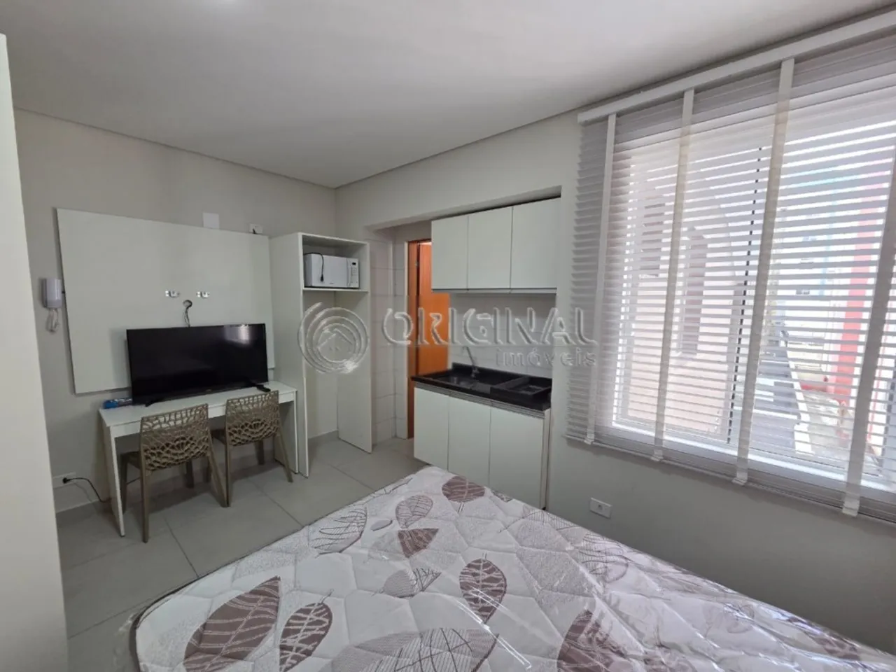 Furnished 1-bedroom apartment with compact kitchenette — photo 4