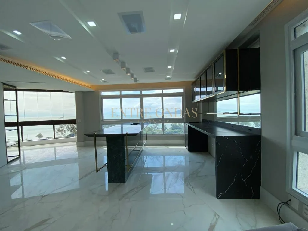 Вид на воду та 4 спальні: квартира 304 м² — photo 2