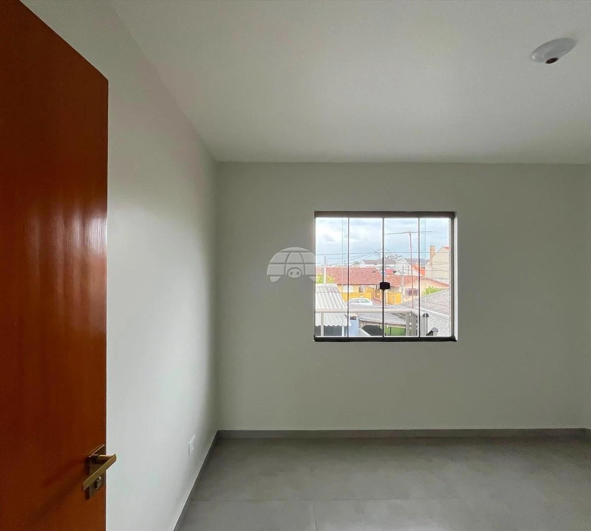 House with 2 bedrooms and a glassed-in balcony — photo 13