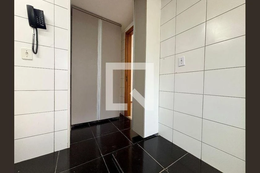 111 m² rental apartment with 3 bedrooms and 2 parking spots — photo 43
