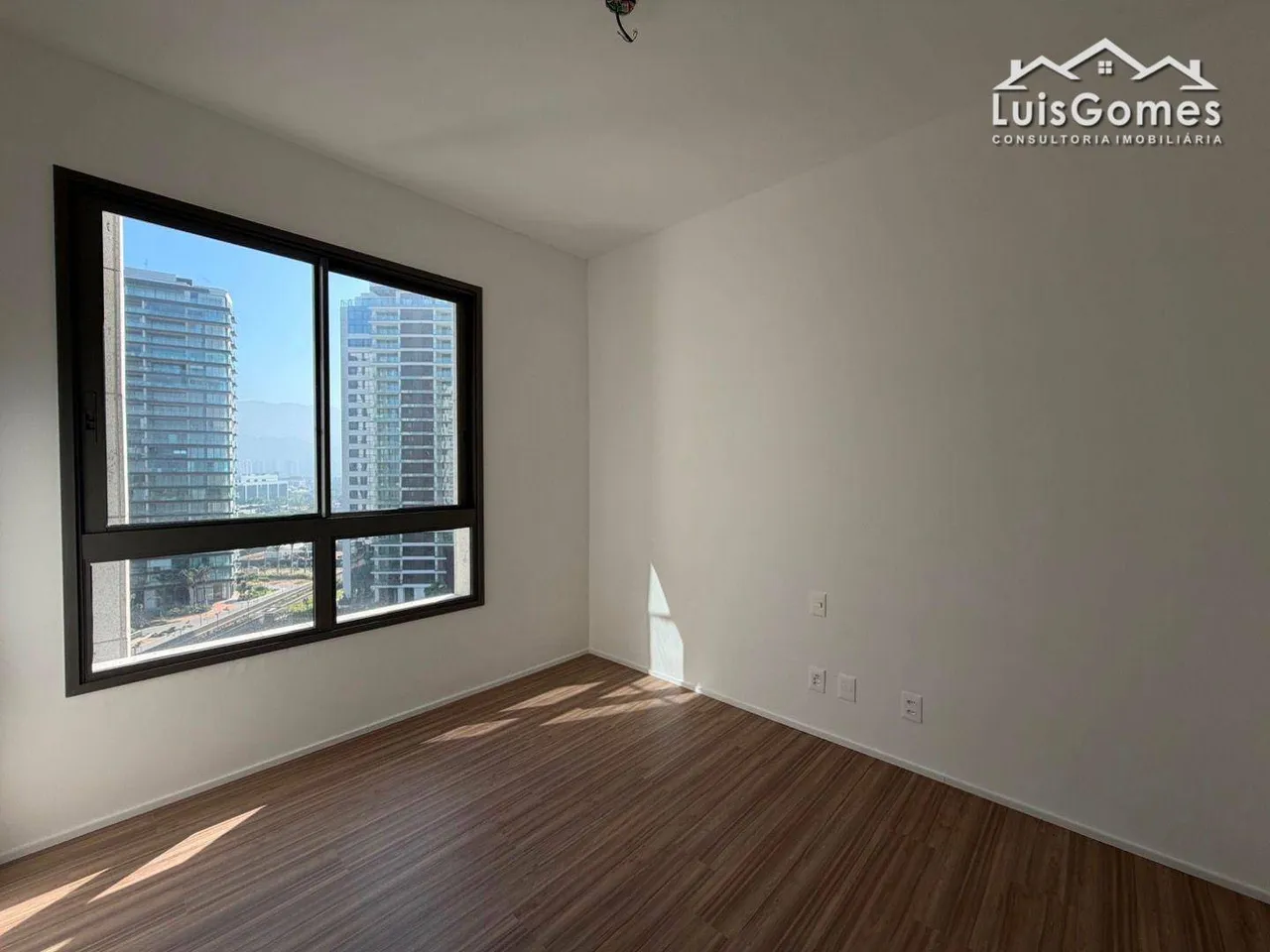Apartment with 4 suites and a balcony view — photo 16