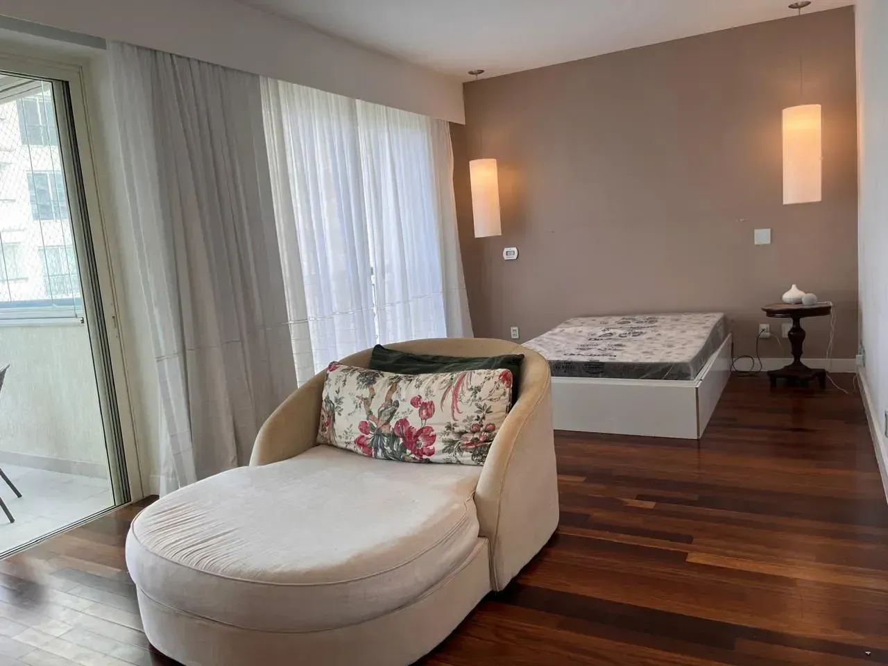 Furnished apartment with 4 bedrooms and 3 bathrooms — photo 33