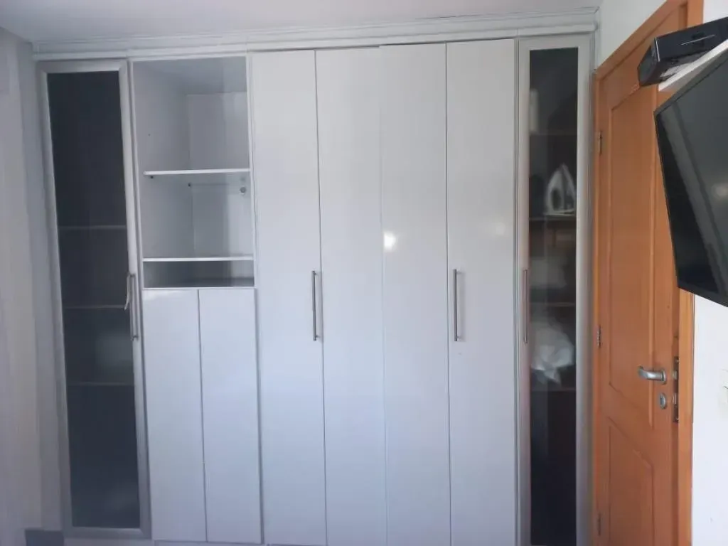 Furnished 1-bedroom apartment with glassed-in balcony — photo 30