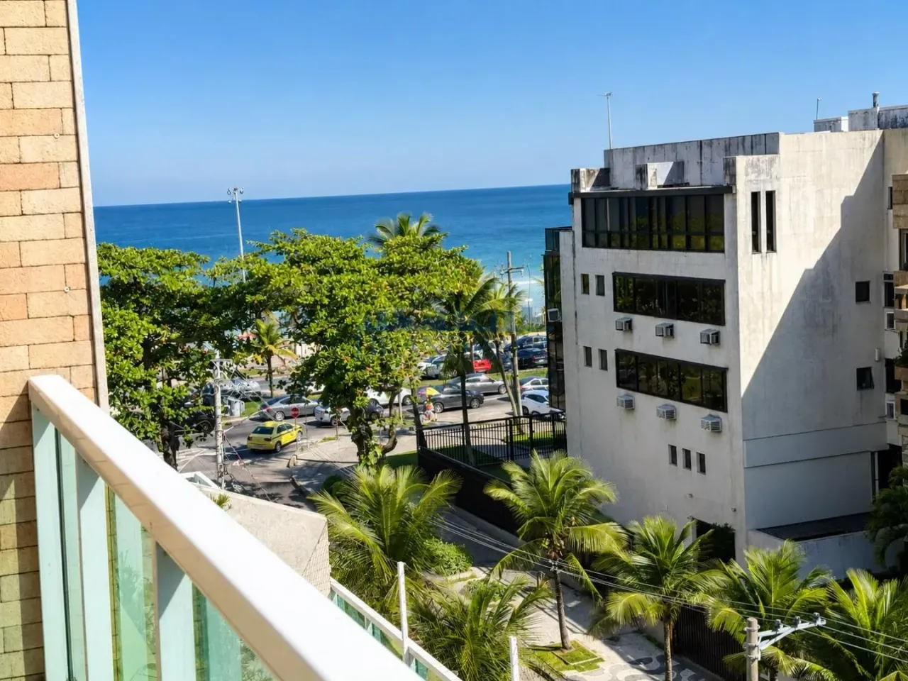 Furnished apartment with 4 bedrooms, 3 bathrooms and a balcony — photo 17