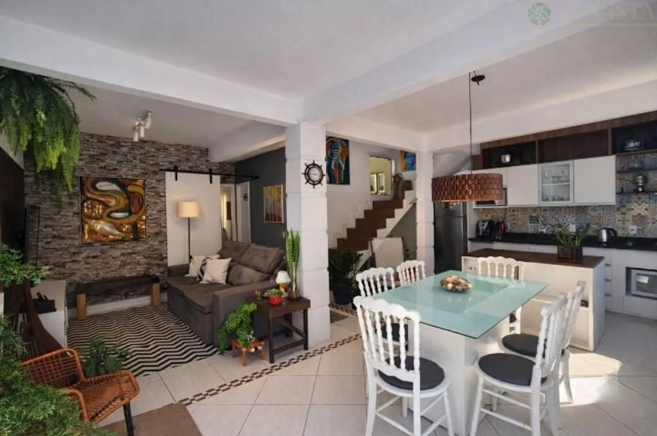 204 m² house with a jacuzzi and a bathtub — photo 3