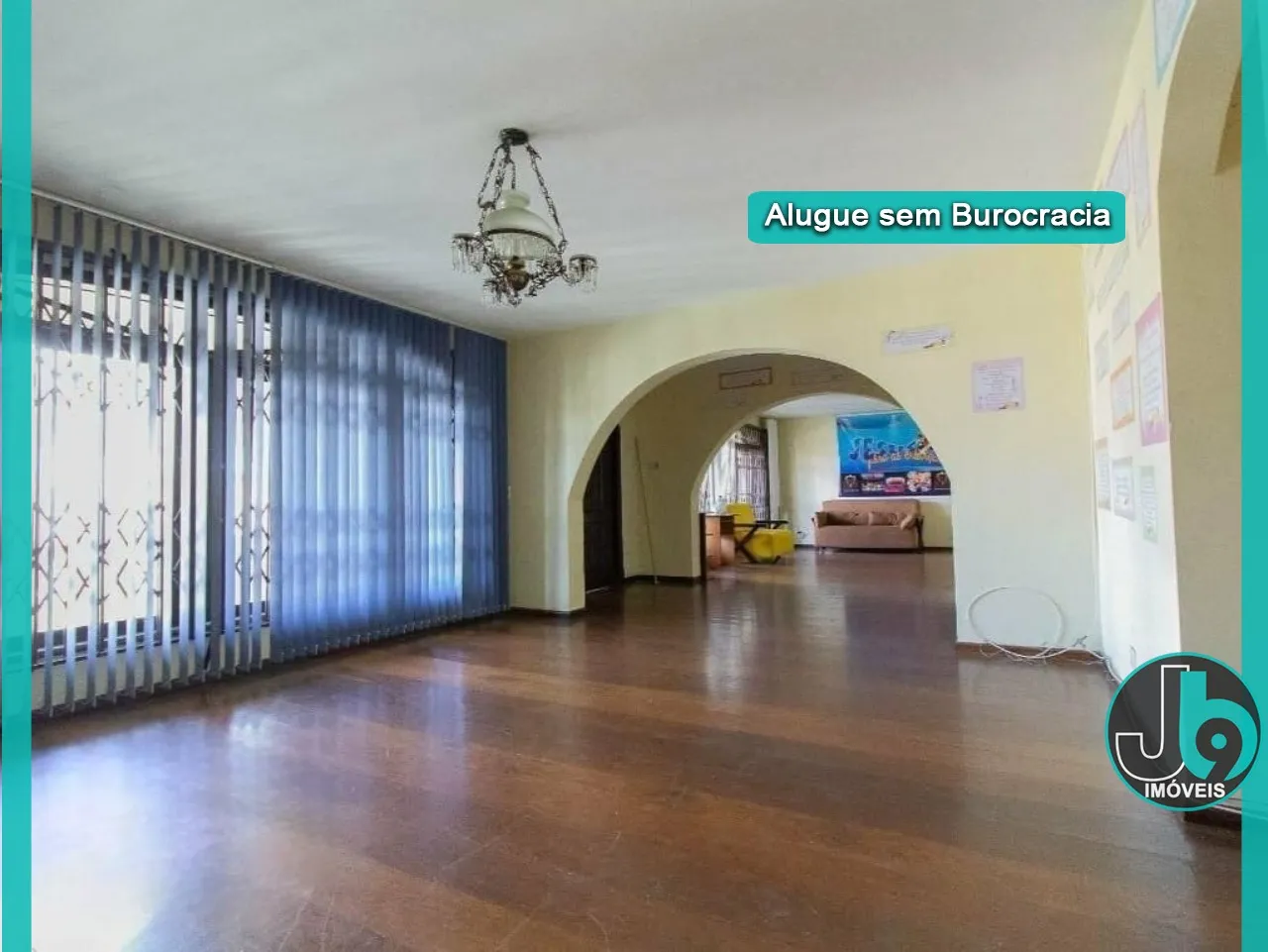 Single-family house with 5 bedrooms and pets allowed