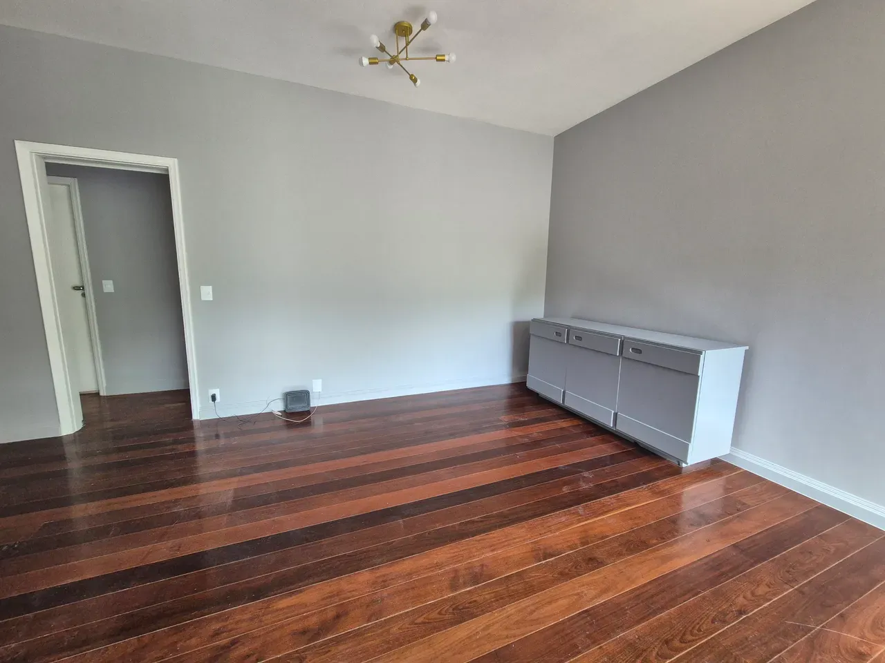 Unfurnished 4-bedroom apartment with a private garden — photo 15