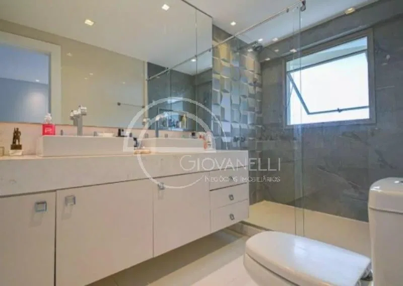 Furnished apartment with 4 en-suite bedrooms — photo 26