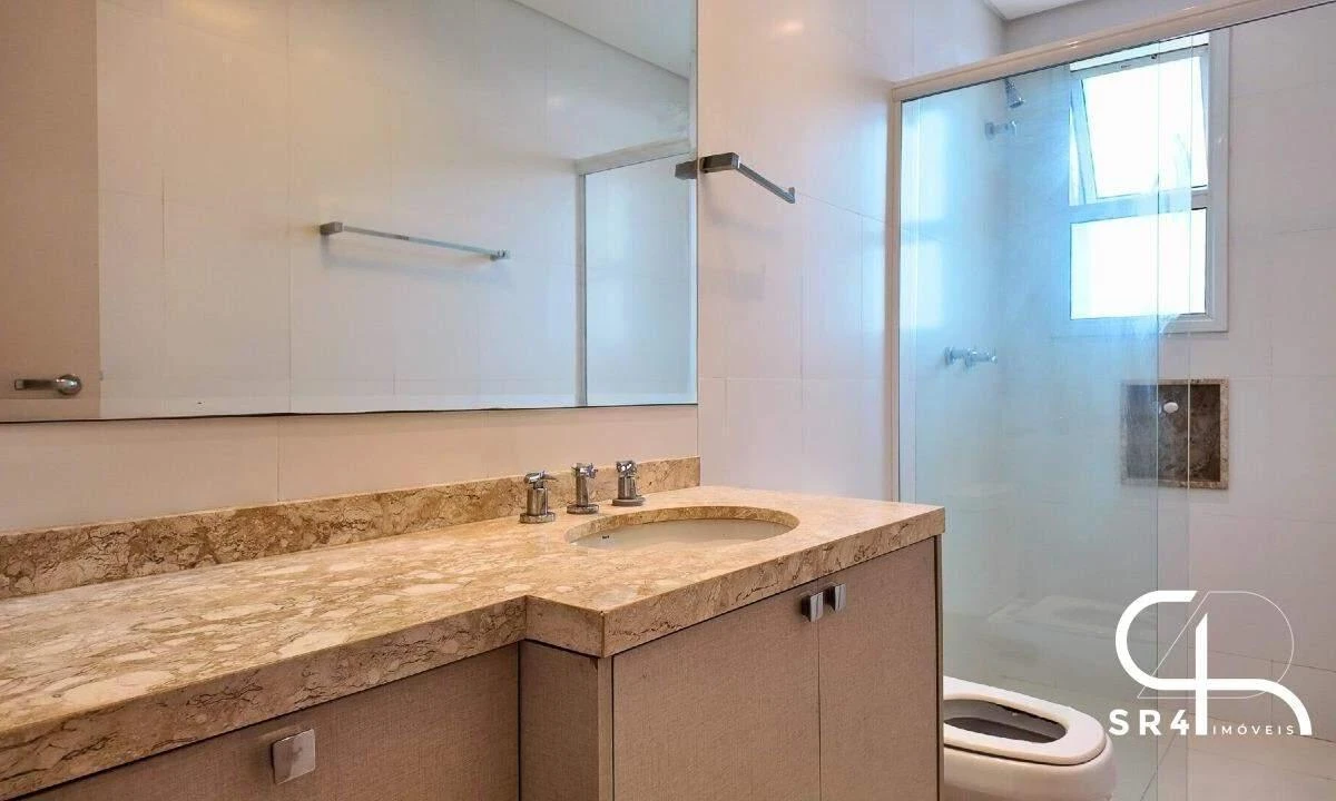Furnished 186 m² apartment with 4 bedrooms and 2 en-suites — photo 11