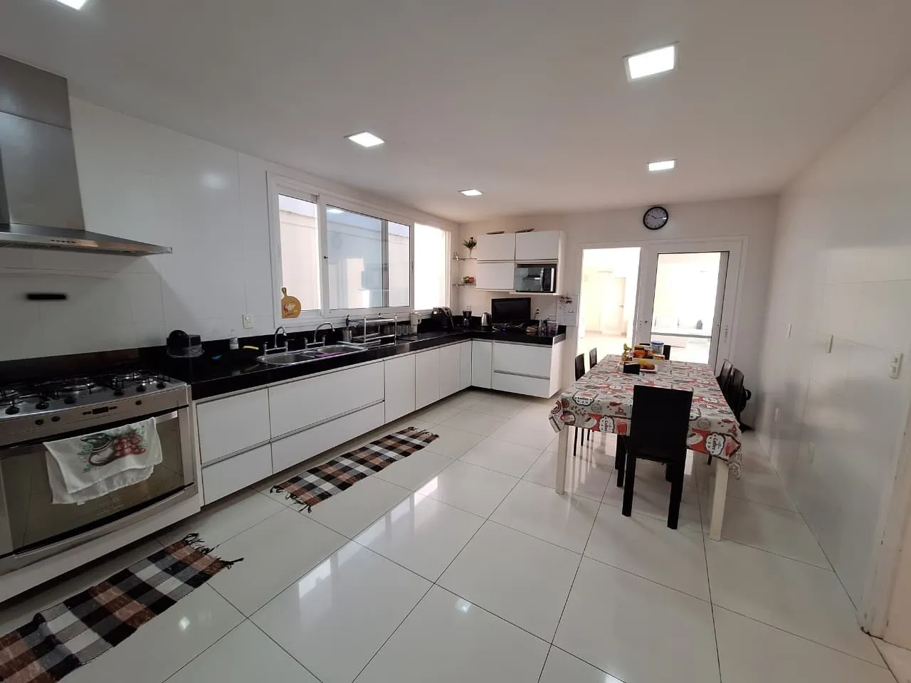 Furnished house with 4 bedrooms and 5 bathrooms — photo 27