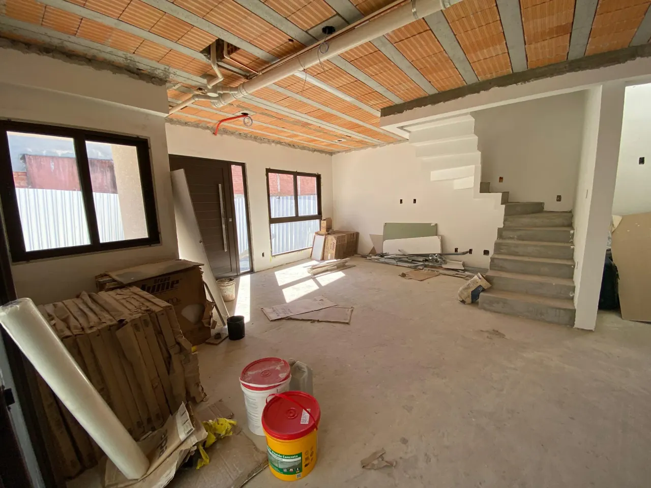 Casa com 3 quartos e 4 banheiros para locação, precisa de reforma — photo 3