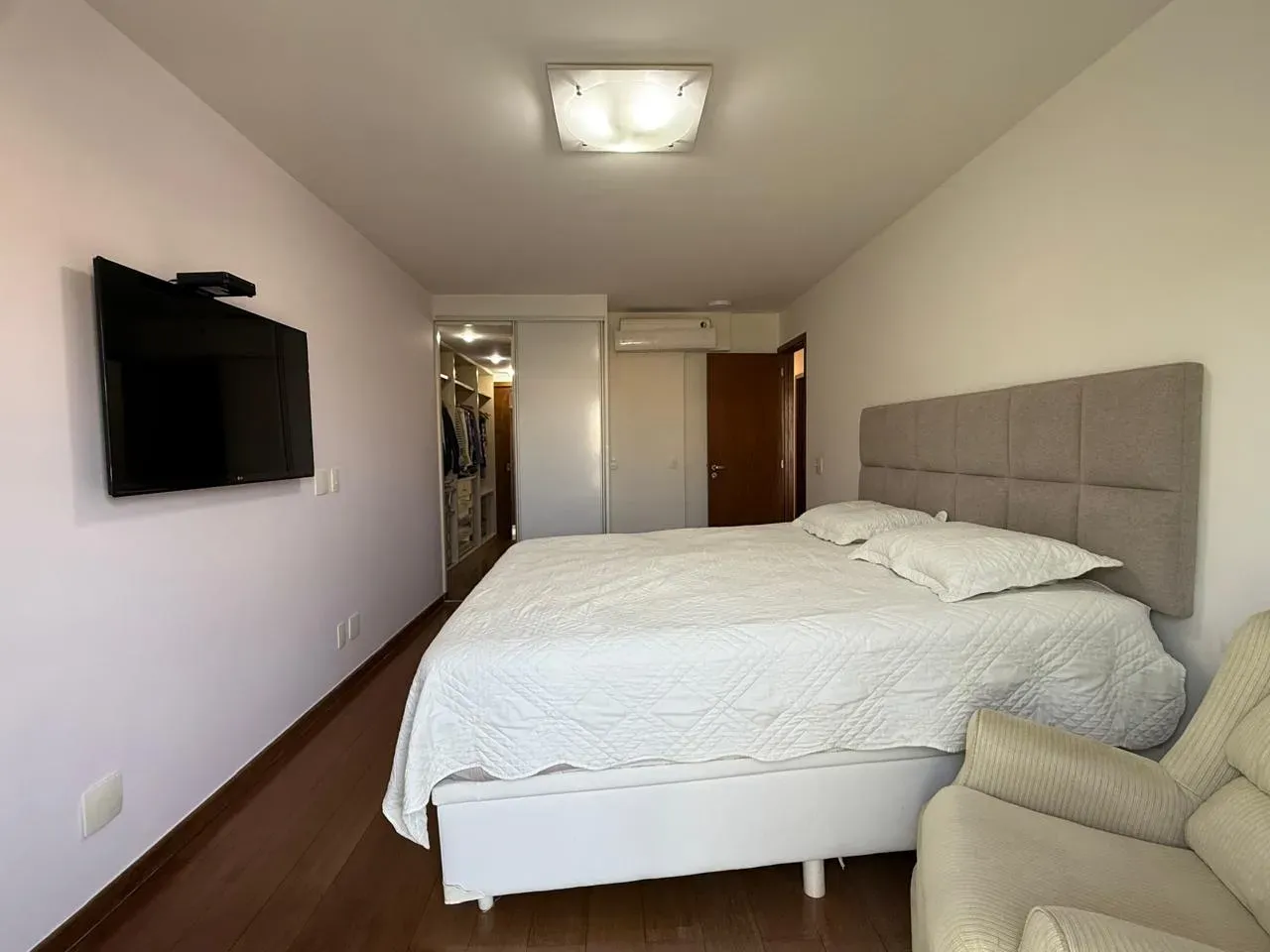 Furnished 470 m² house with 4 en-suite bedrooms and pool — photo 17