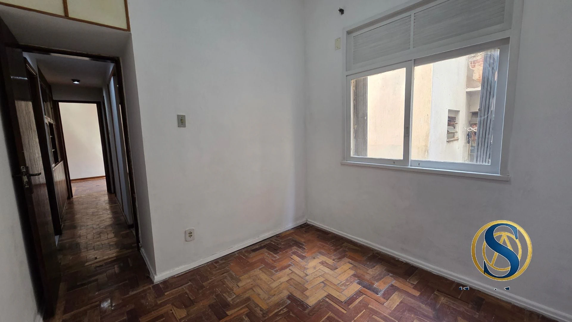 Wood or laminate floors in a 2-bedroom apartment, 40 m² — photo 15