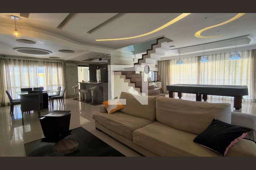 Condominium house with open-plan kitchen and 7 en-suites — photo 4