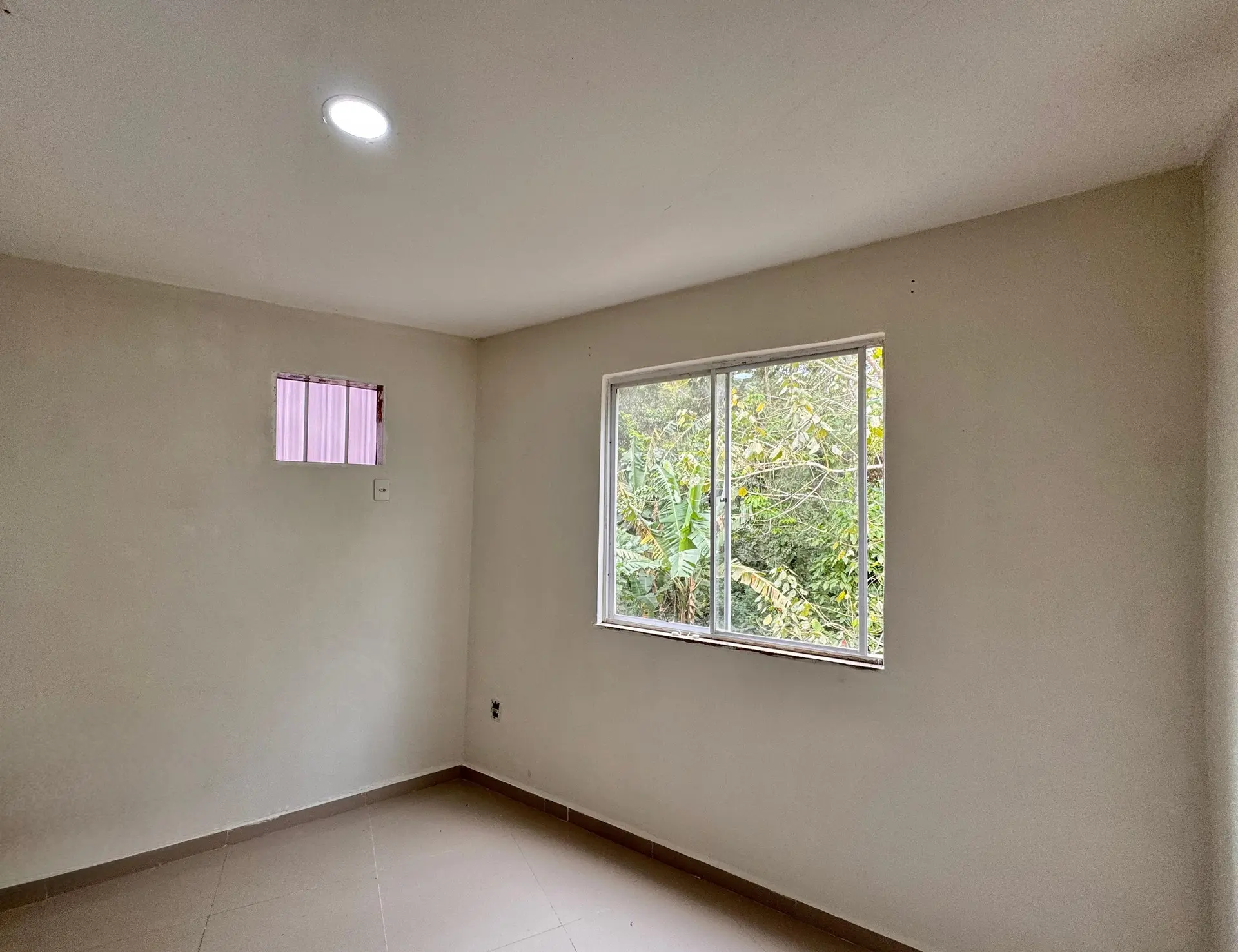 Balcony with a grill in a 2-bedroom house, 165 m² — photo 8