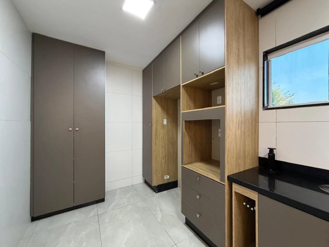 Casa em condomínio com 5 quartos e cozinha integrada — photo 18