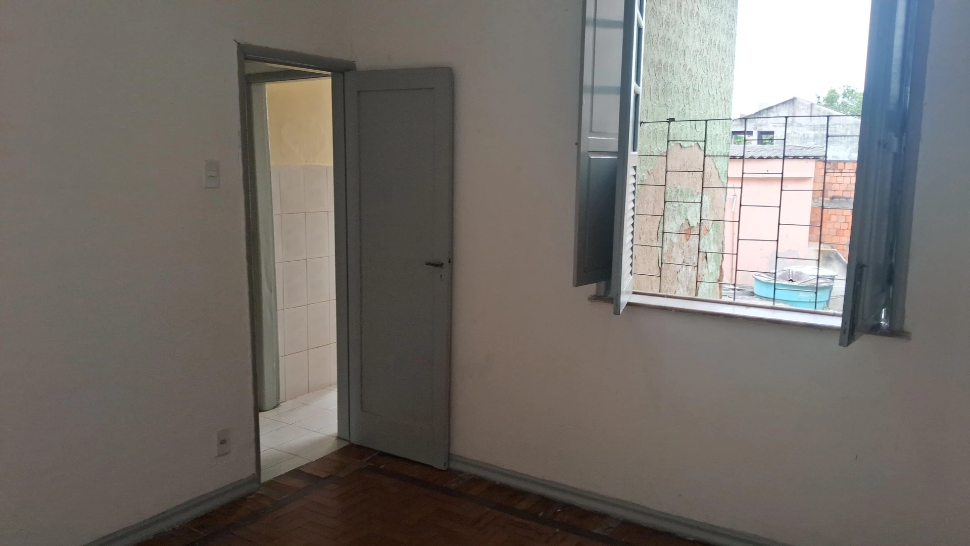 2-bedroom apartment with wood or laminate floors — photo 20