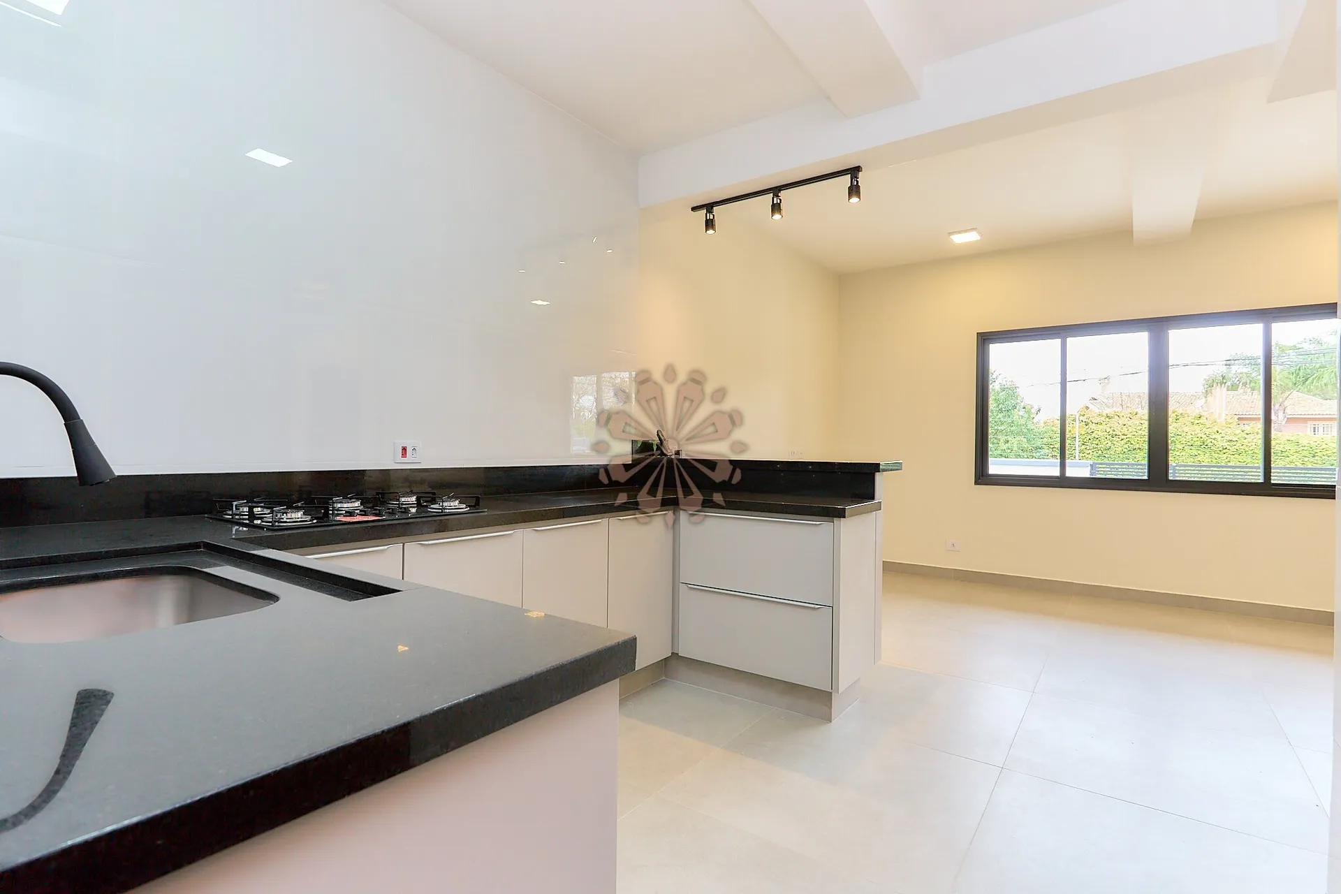 House with 4 bedrooms, 3 bathrooms and 3 parking spaces — photo 11