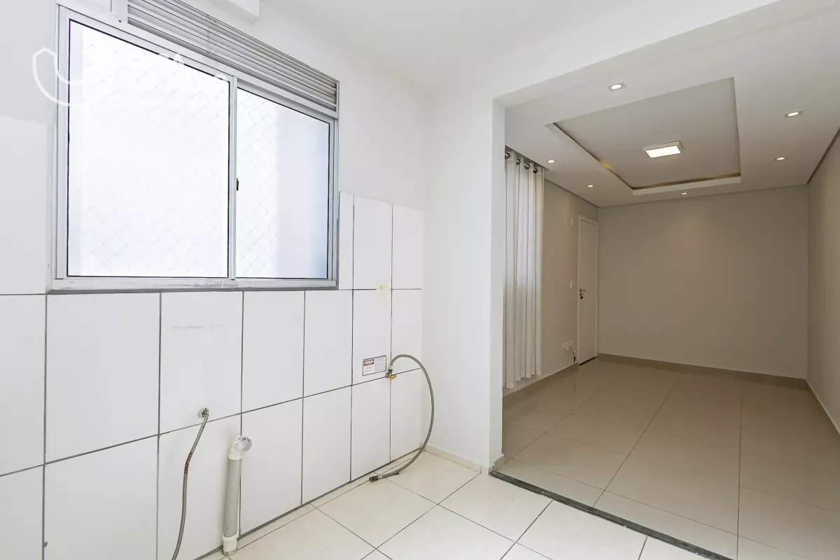 2-bedroom apartment in a building with a gym — photo 12