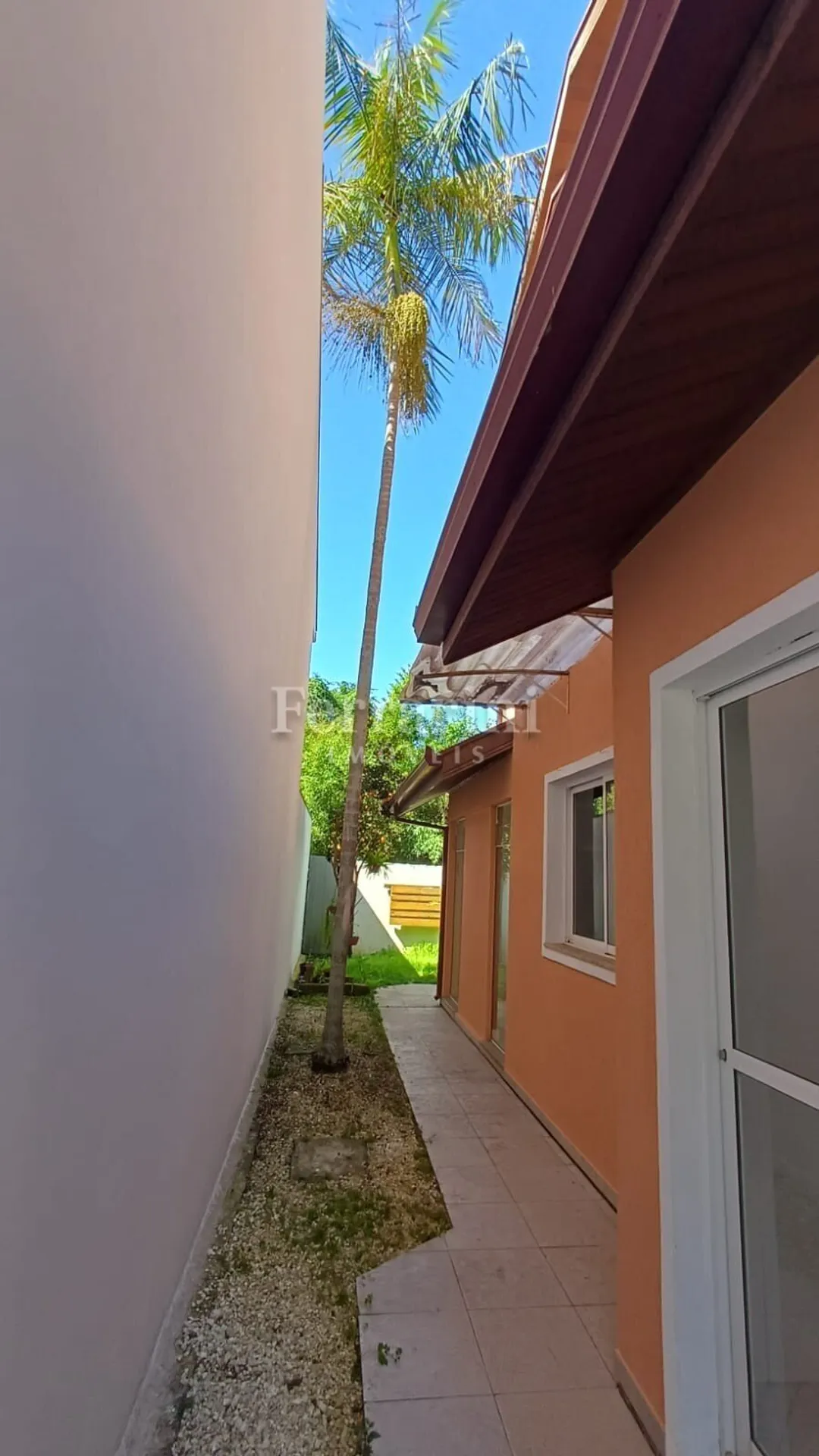 Rental house with 3 bedrooms and 4 bathrooms — photo 25