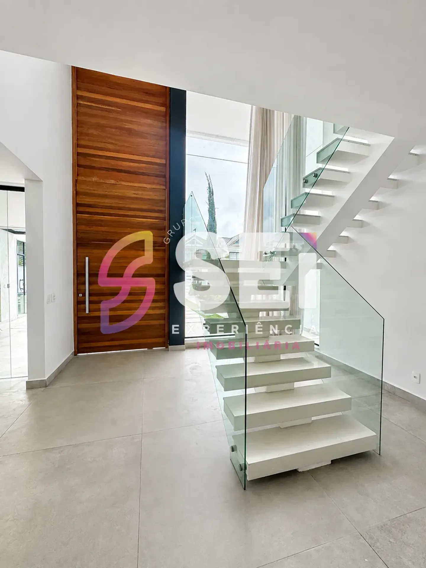 512 m² house with 5 bedrooms and open-plan kitchen — photo 9