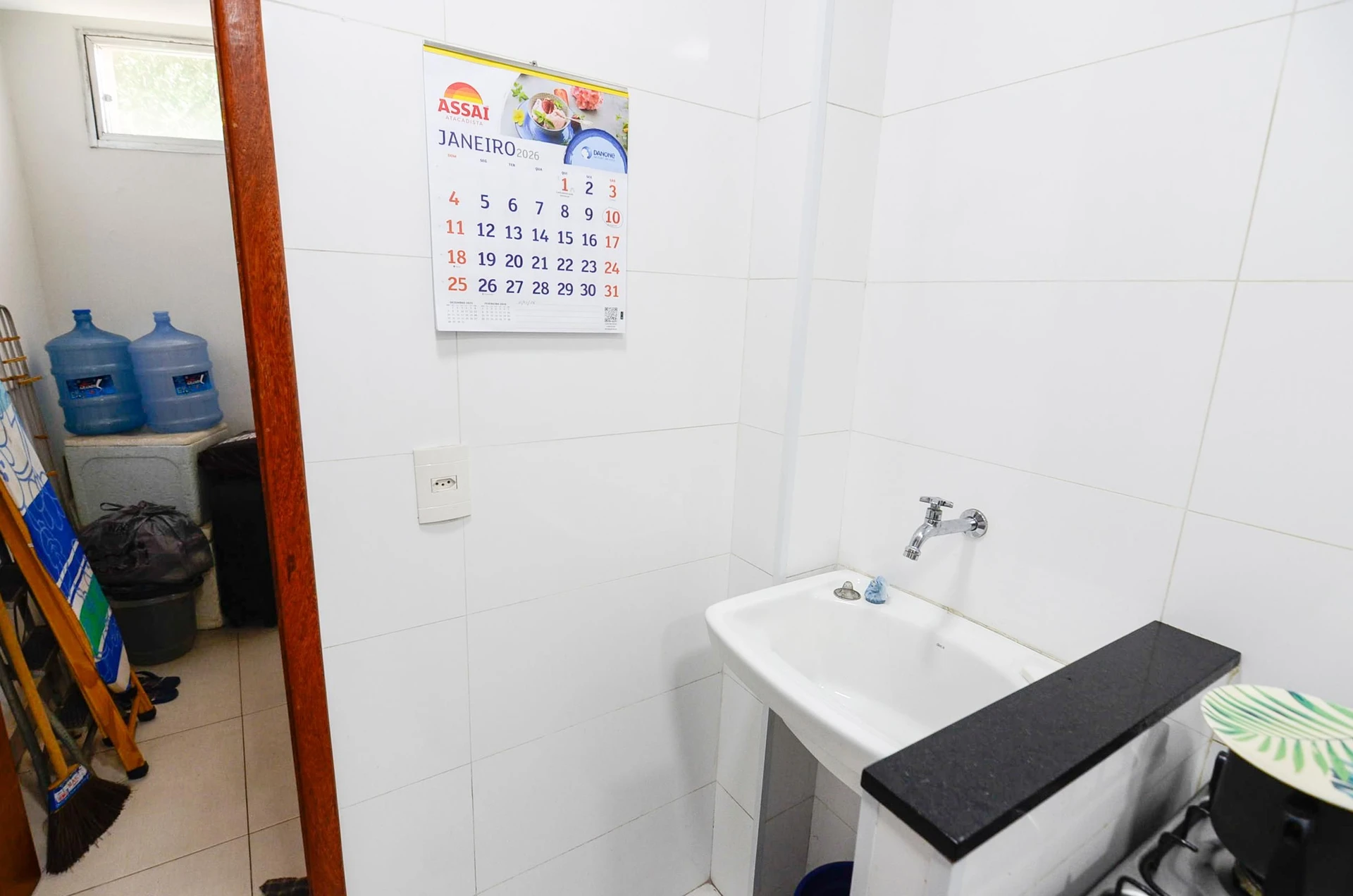 Furnished 1-bedroom apartment with en-suite and 1 parking spot — photo 22