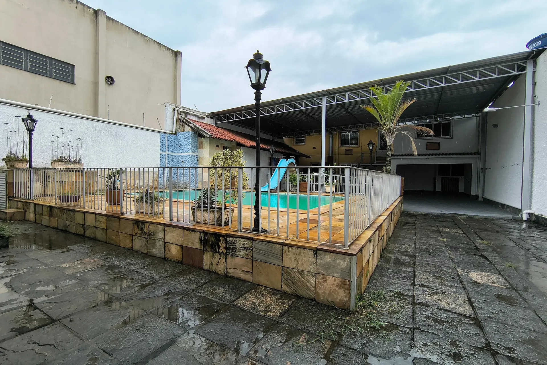Jacuzzi y 3 dormitorios: casa de 742 m² — photo 74