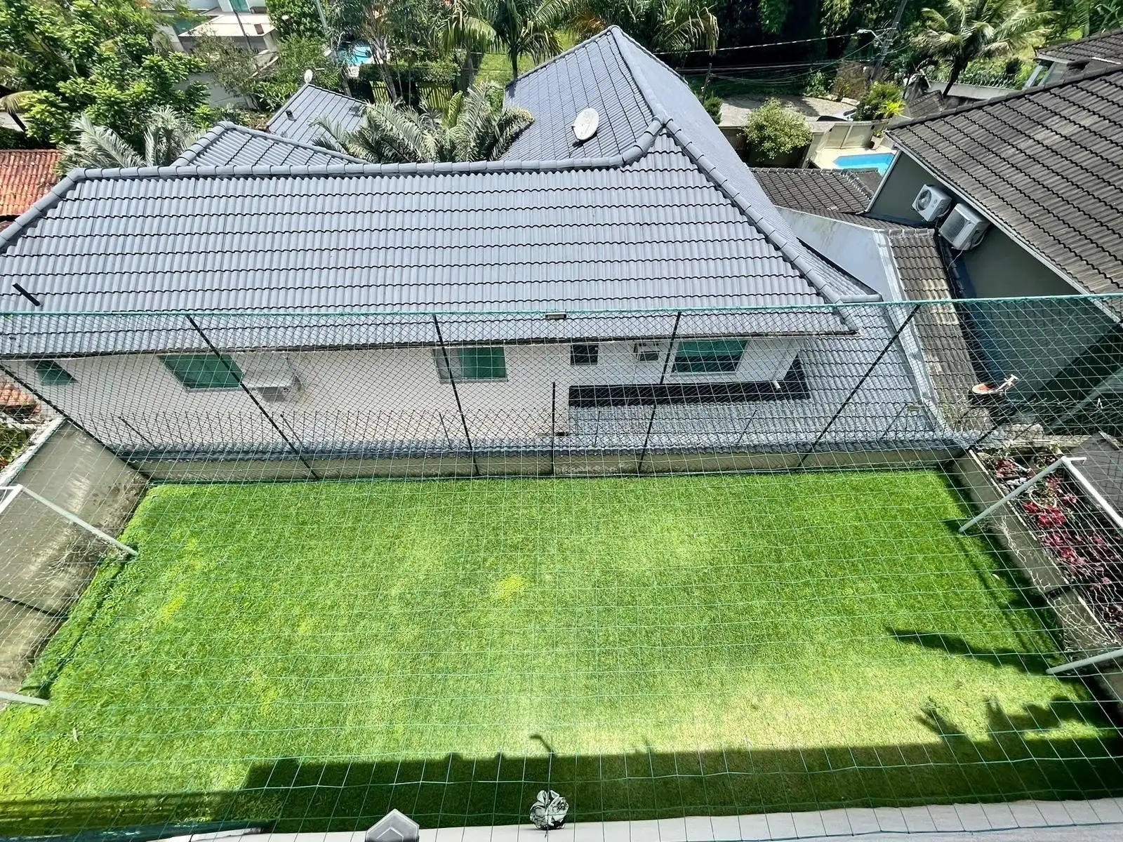 4-bedroom apartment with a grill on the balcony — photo 61