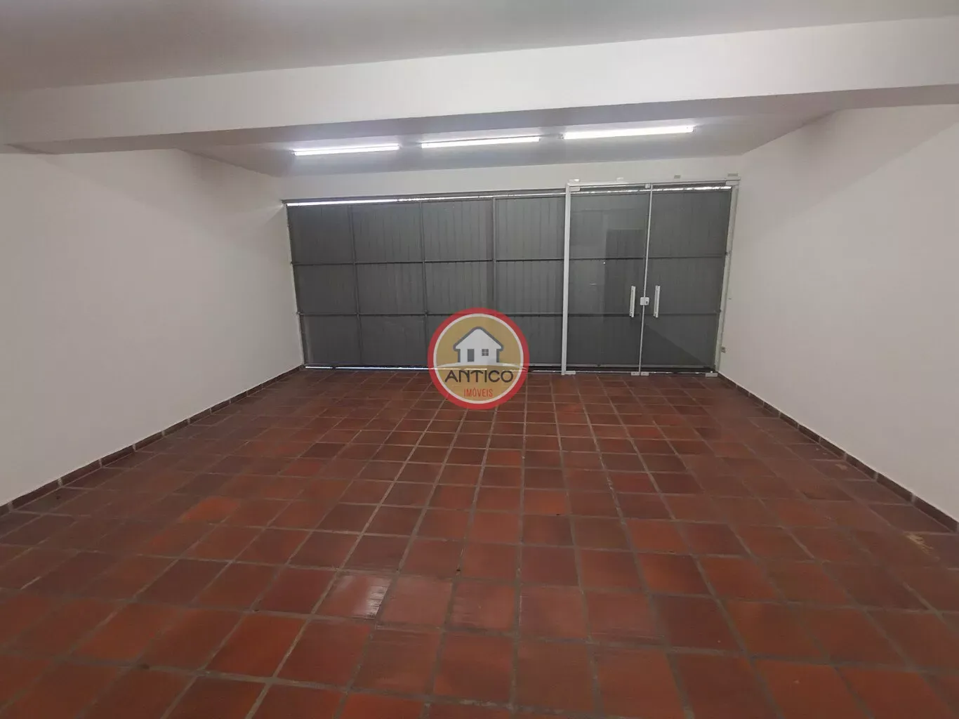 Unfurnished house with 10 bedrooms and 5 bathrooms, 380 m² — photo 19