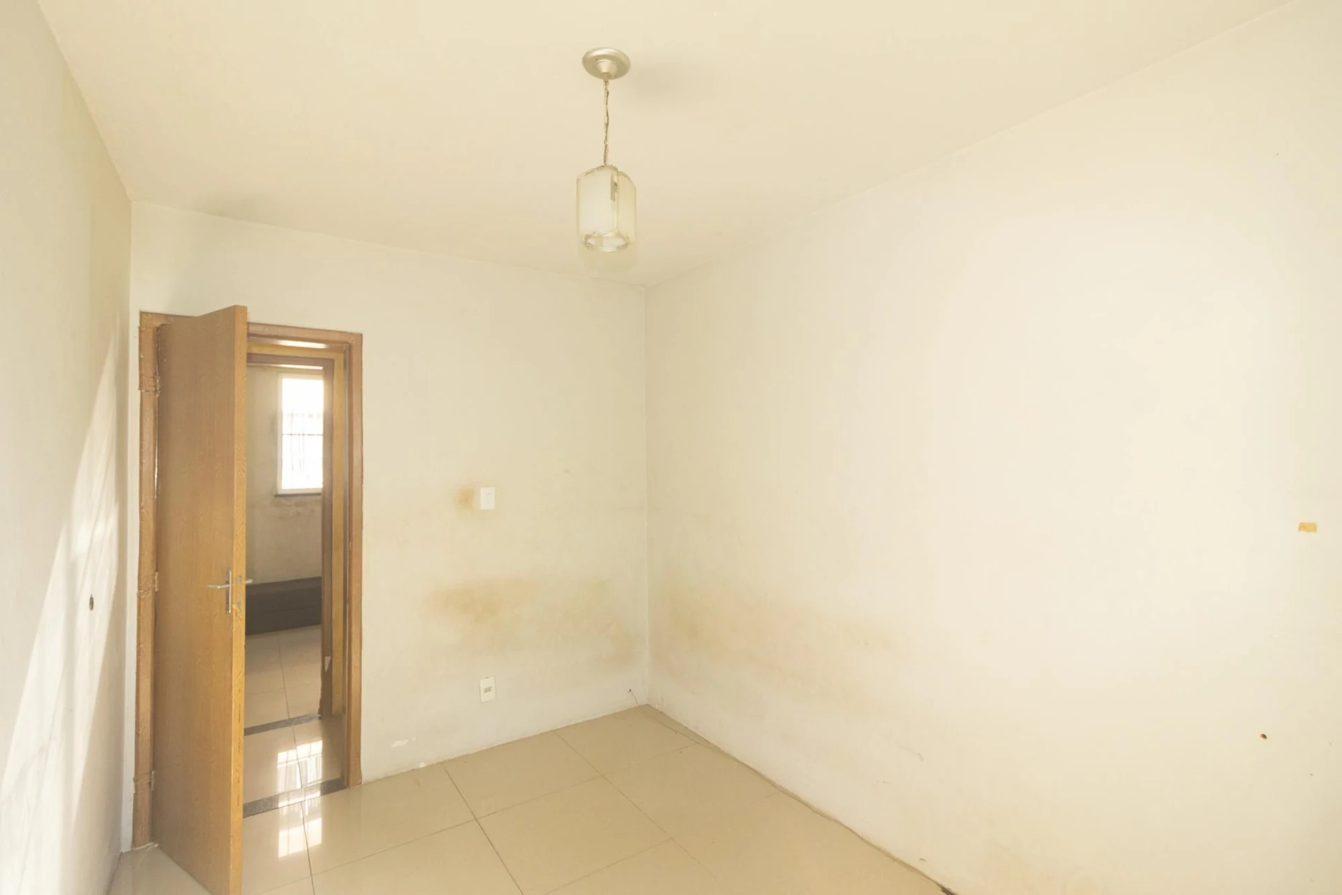 Unfurnished apartment with 2 bedrooms and a separate kitchen — photo 7